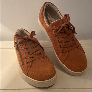 Revitalign Spenco Orthodic Suede Casual Tie Zipper Sneaker Brown Spice 8.5M NIB